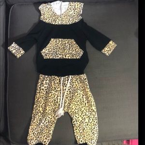 2 piece  hooded long sleeve jogger set cheetah print